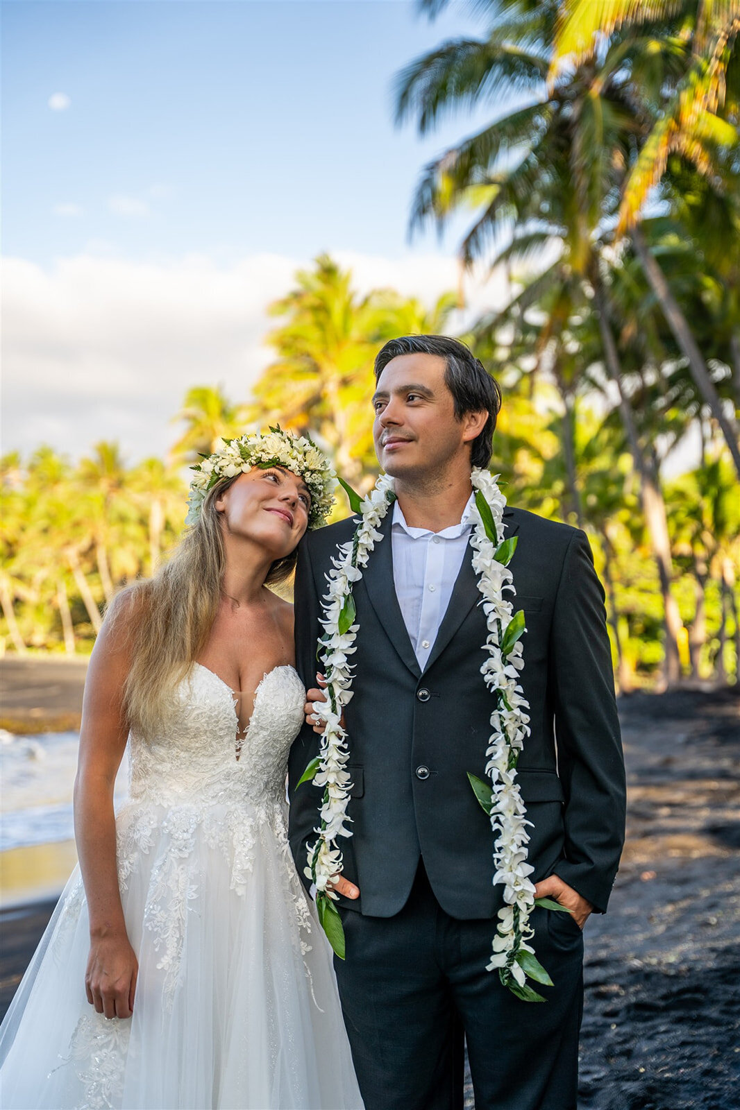 wedding photography in kona hawaii of couple looking at each other