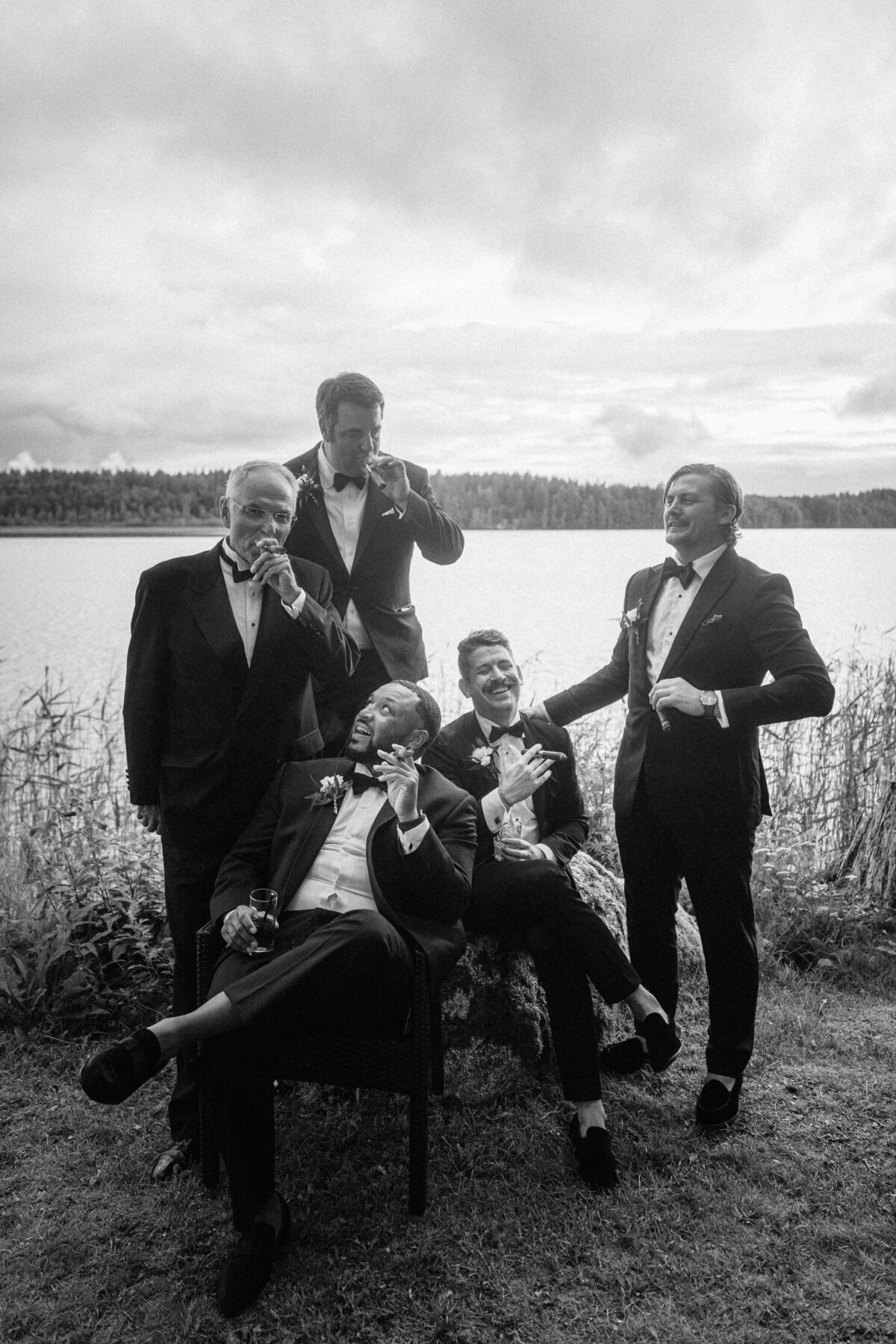 pyry-kantonen-075-groom-and-bestmen-smoking-cigars-vanajalinna