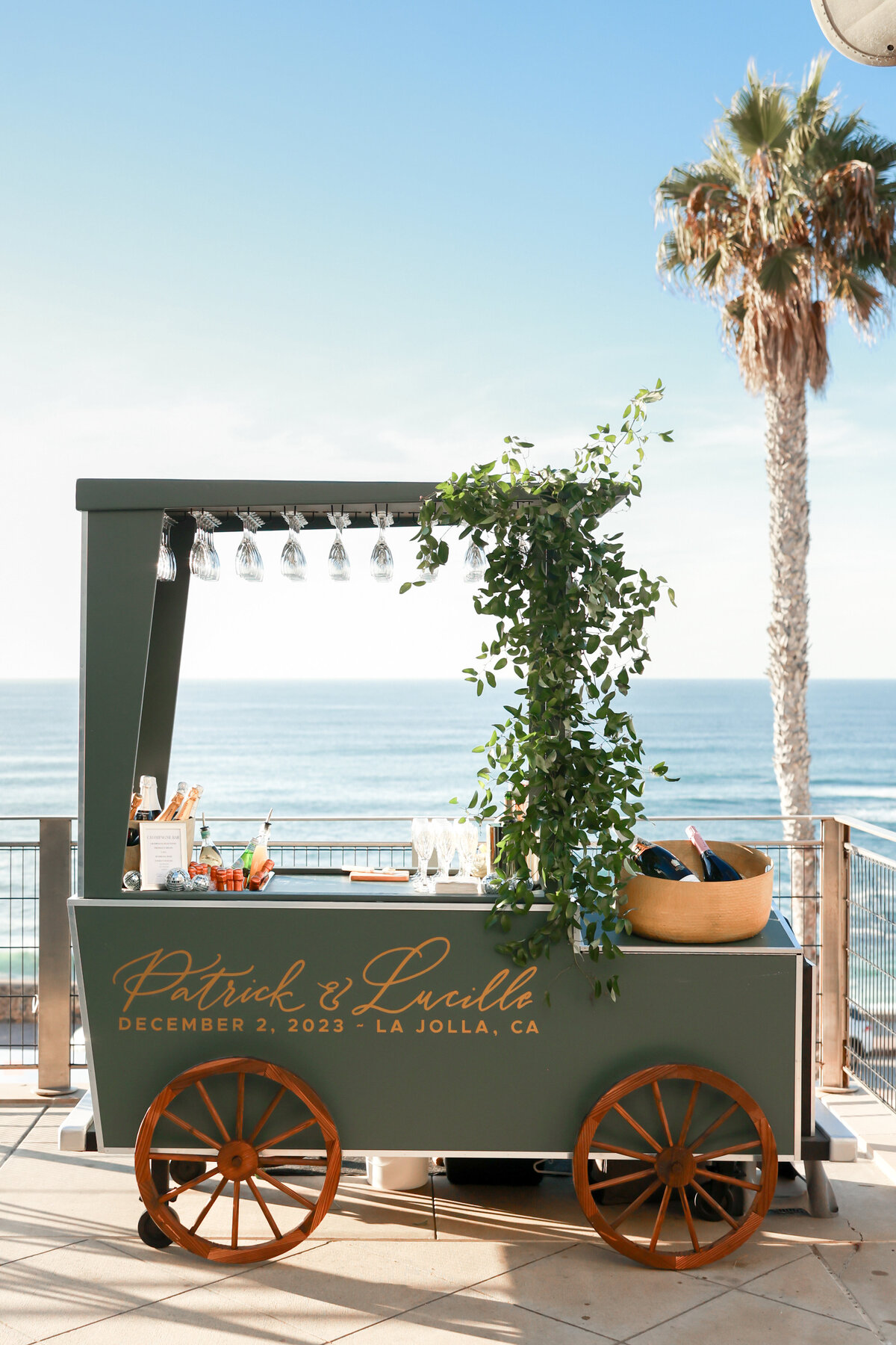 champagne-cart-wedding-decor