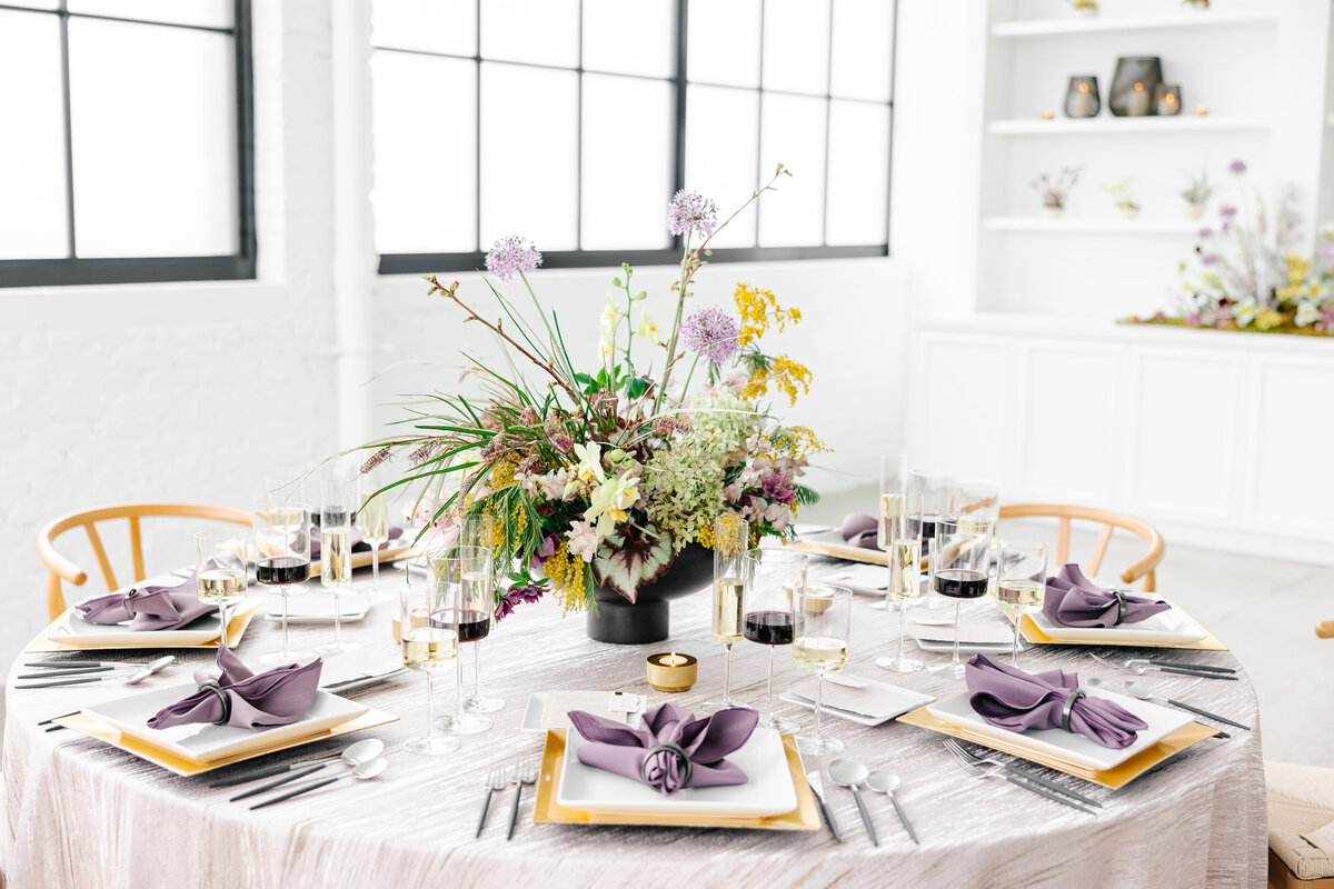 modern, organic floral centerpiece