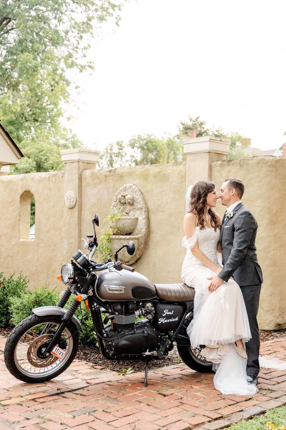 Klarissa-Lissette-wedding-photographer-Virginia-Emily-Chris-19