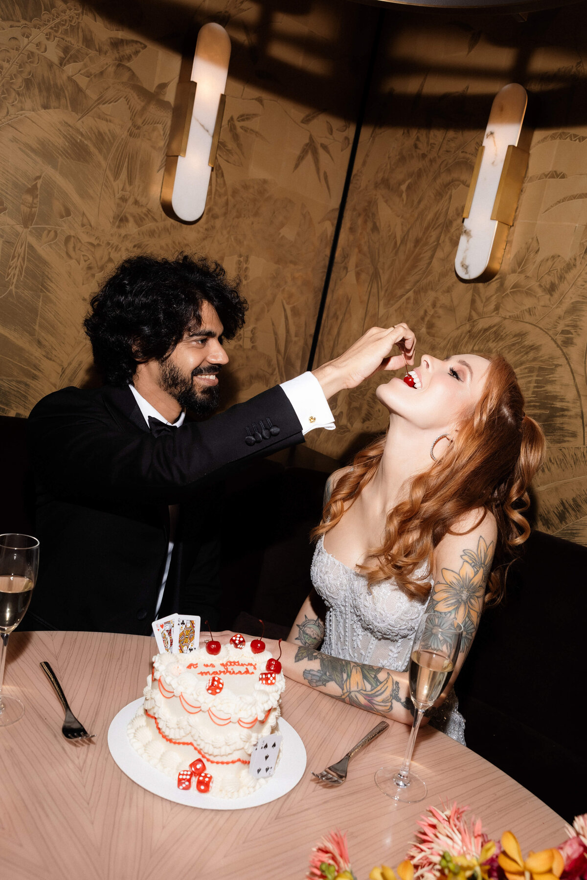 16riskyexposure_hayley-vikram_las-vegas-elopement-photography