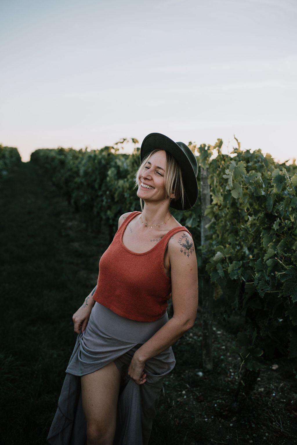 Sara-PersonalBrandingPhotoshoot-Vineyard-France-AisteSaulytePhotography-55