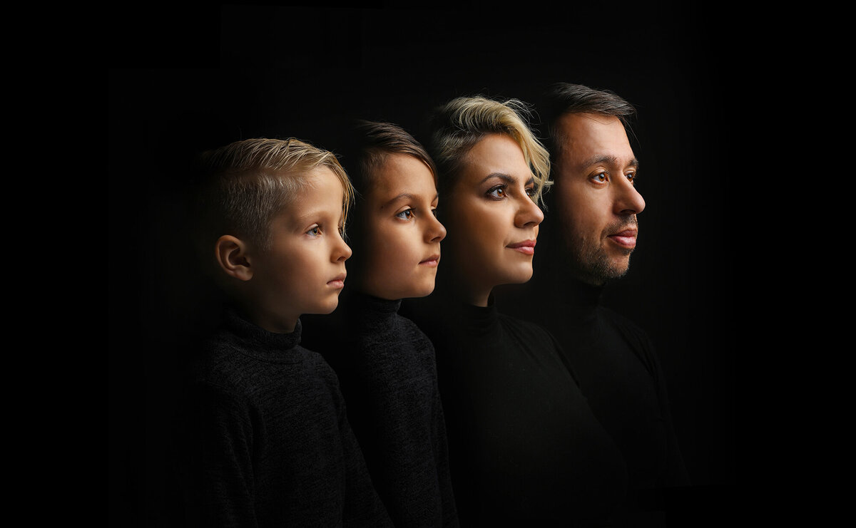 01 - Family Portrait Photographer - Lisset Galeyev Photography