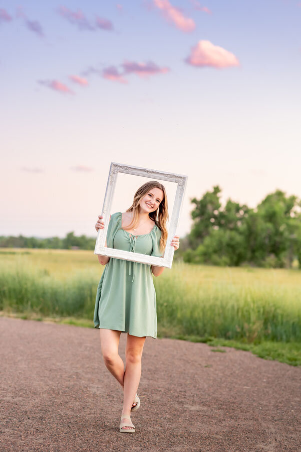 castle-rock-colorado-highschool-senior-girl-field-sunset-with-picture-frame