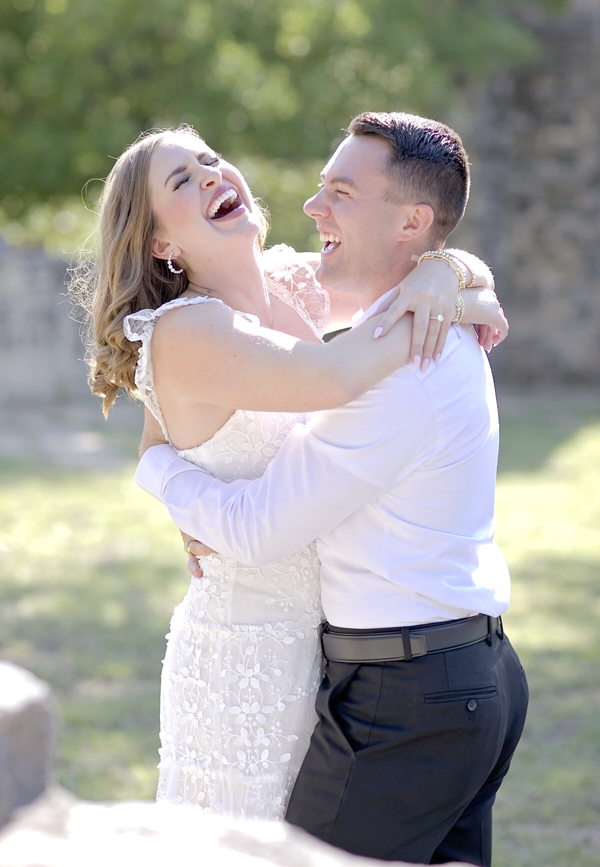engagement photos-engagement pose-laughter-robin rogers photography-salado texas