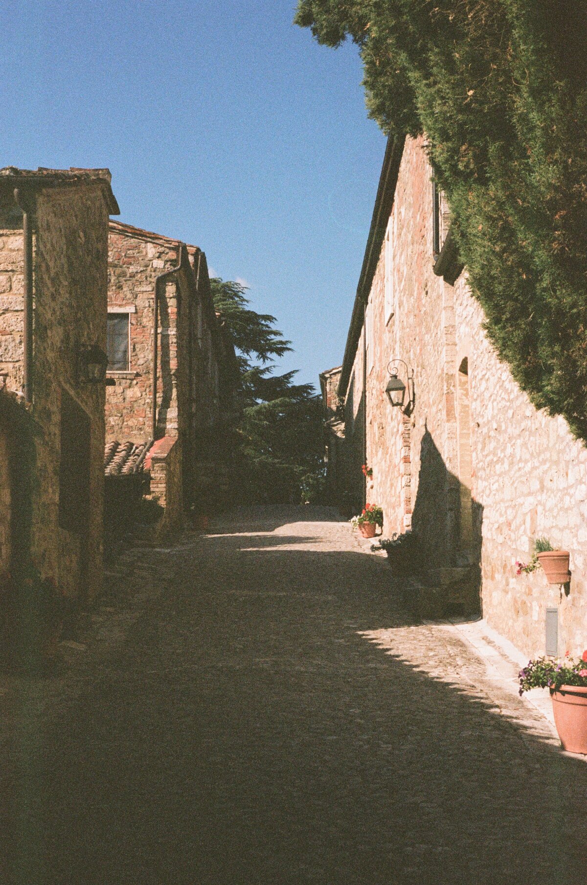 A wedding photo of the venue Laticastelli in aTuscany Italy