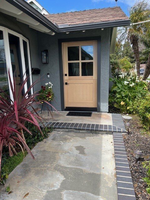 DUTCH-ENTRY-EXTERIOR
