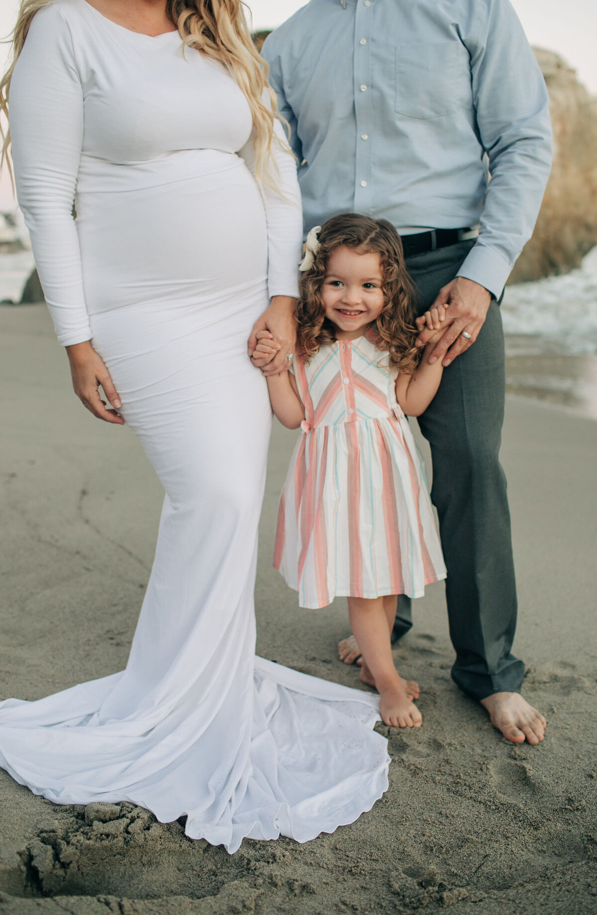 beach-maternity-session-families-by-lily-ro