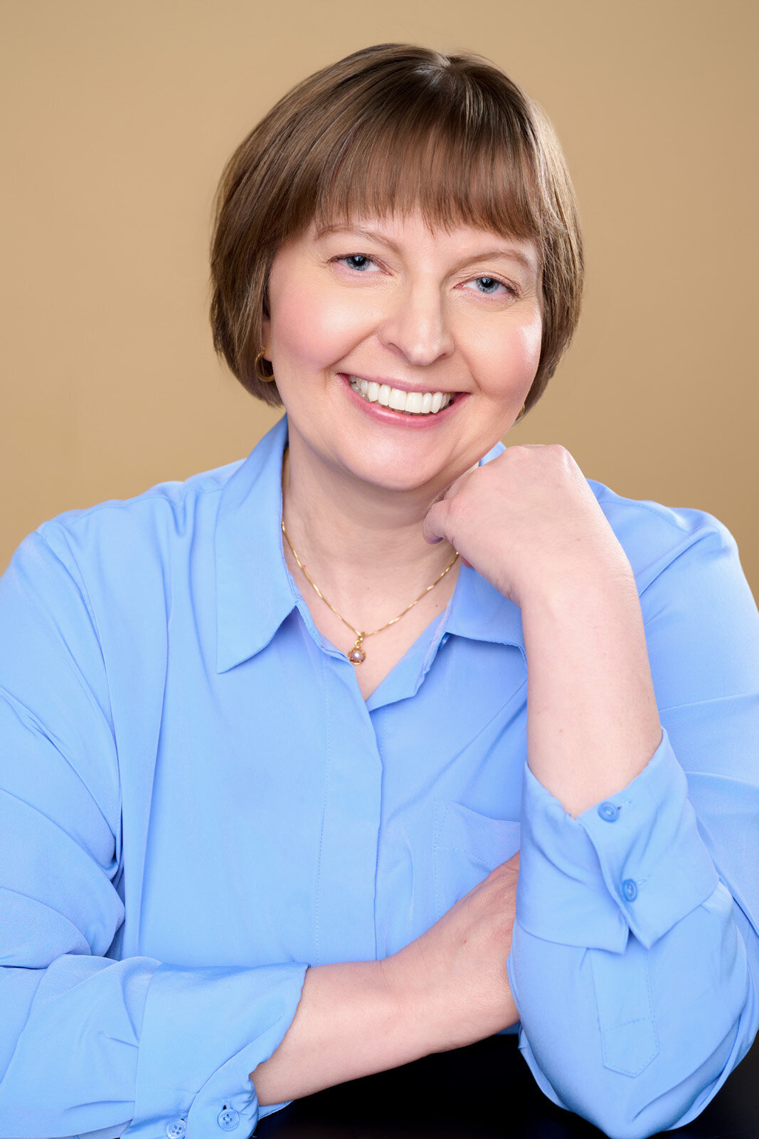 Professional Headshot Photographer Session in Edina With Smiling Woman-108