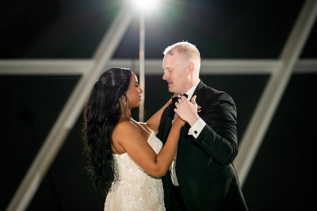 139-Milwaukee-Art-Mueseum-Wedding-Lauren-Ashley-Studios