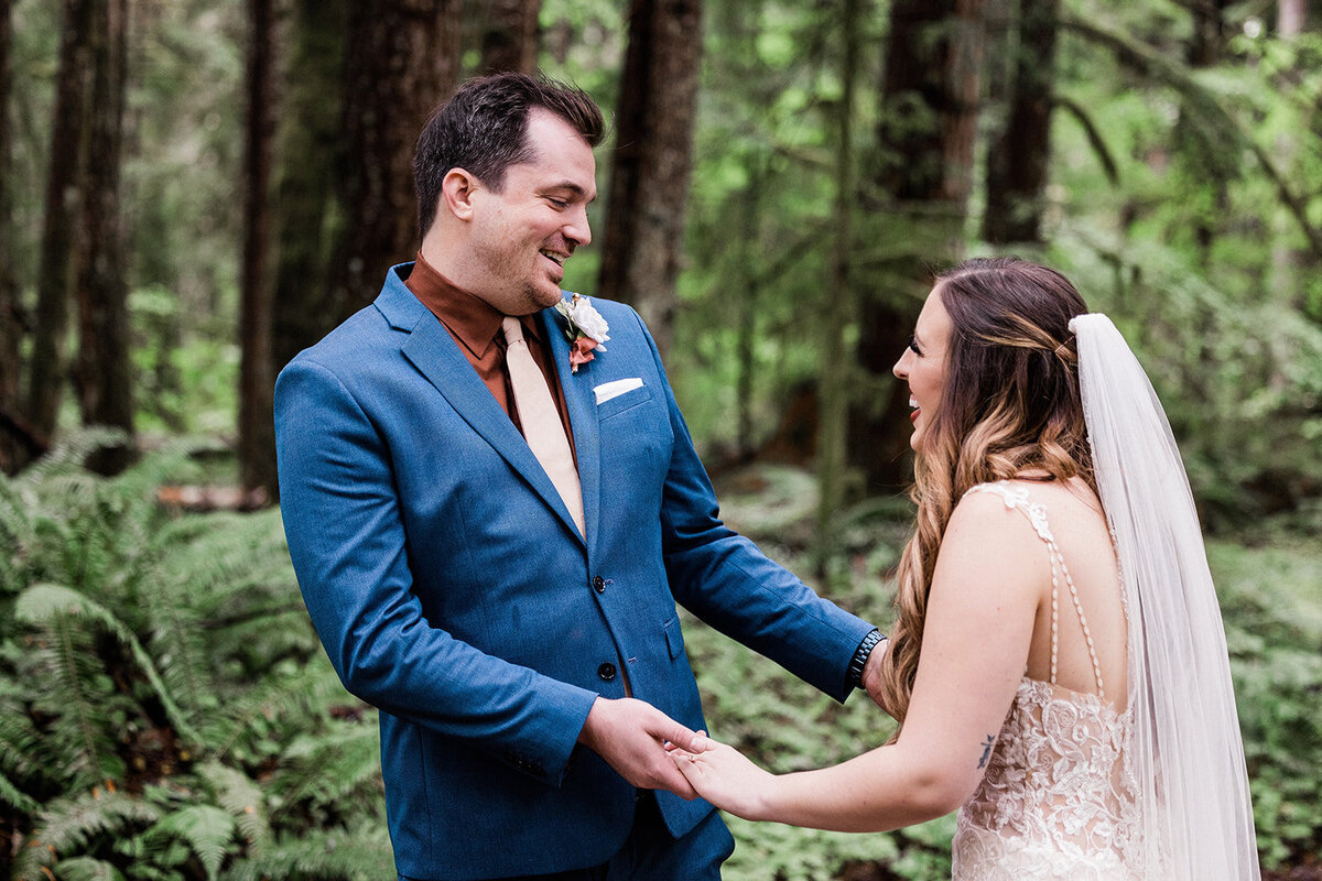 Rainy-Mount-Rainier-National-Park-Intimate-Wedding-45