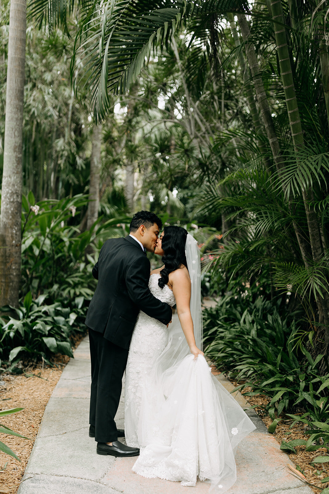 amber-whorter-sunken-gardens-florida-elopement-chantilly-chic-celebrations-27