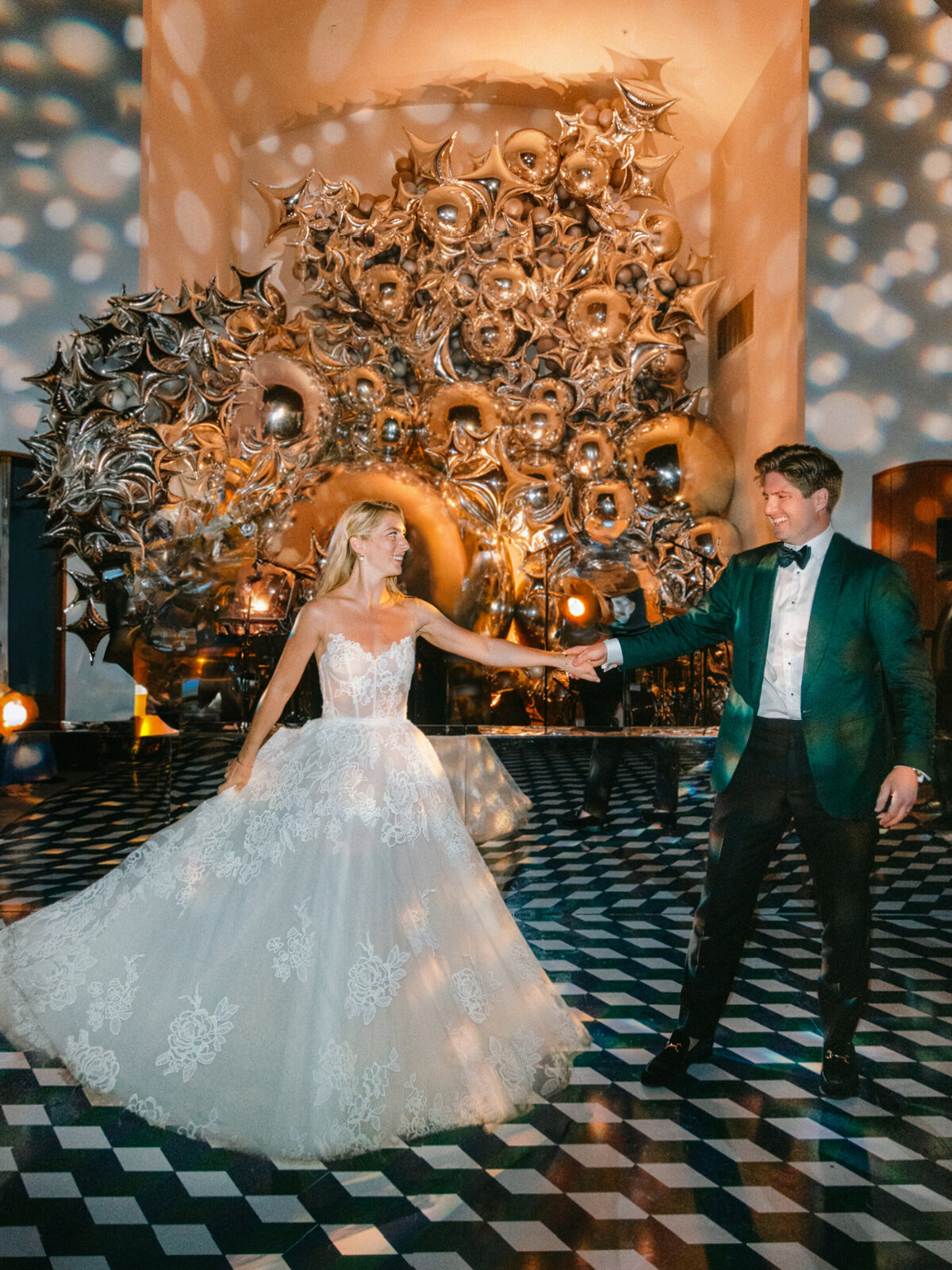commodore-perry-estate-wedding-first-dance