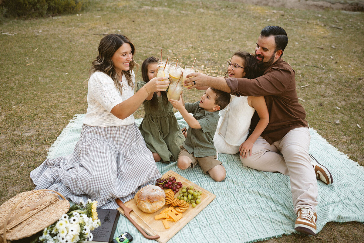MurrayFamPicnic-MyrnaLoyPhoto-86