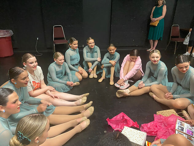 Velocity stretching before competition