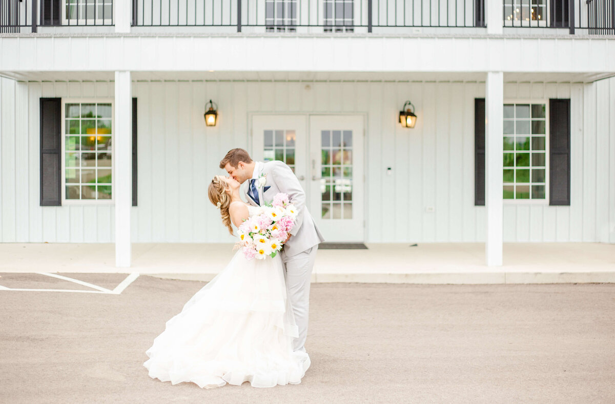 Light-and-airy-wedding-photographer-in-Indiana-Bethany-Lane-Photography-2