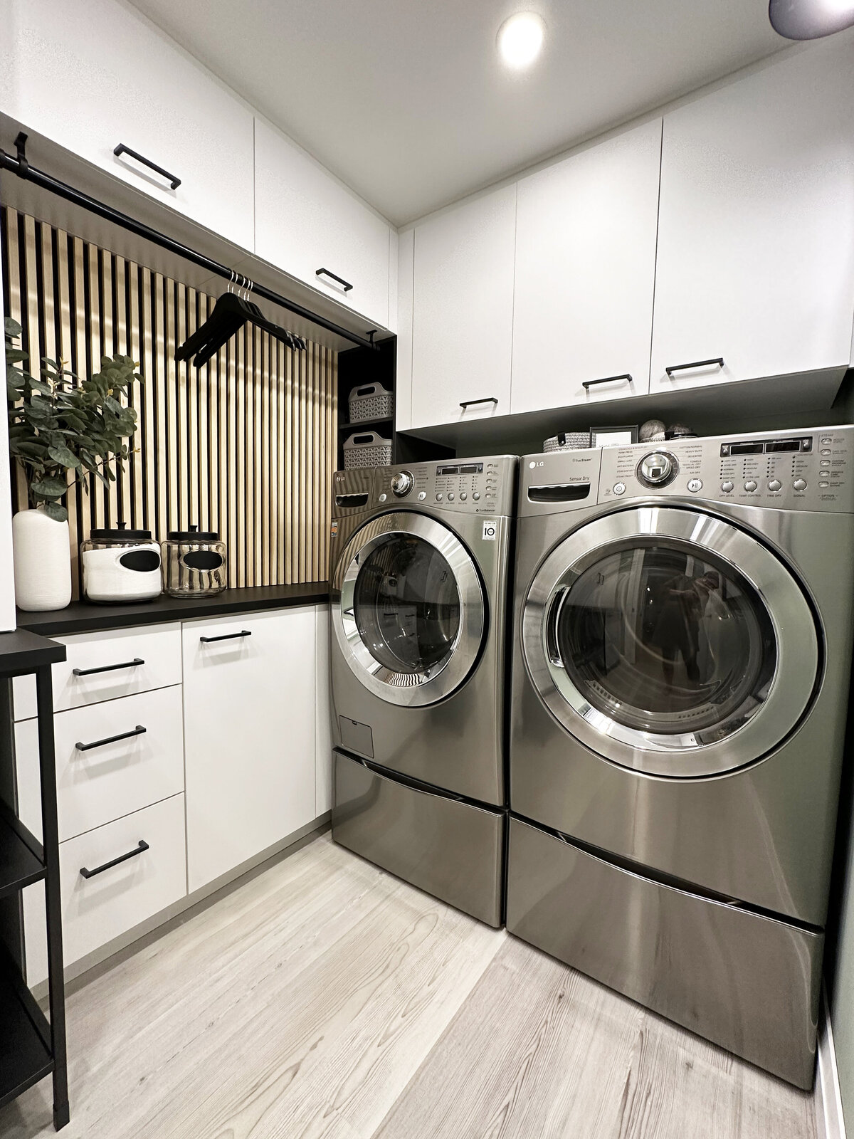 Modern Laundry Interior Design Reno Urbanomic Interiors 2021 (12)