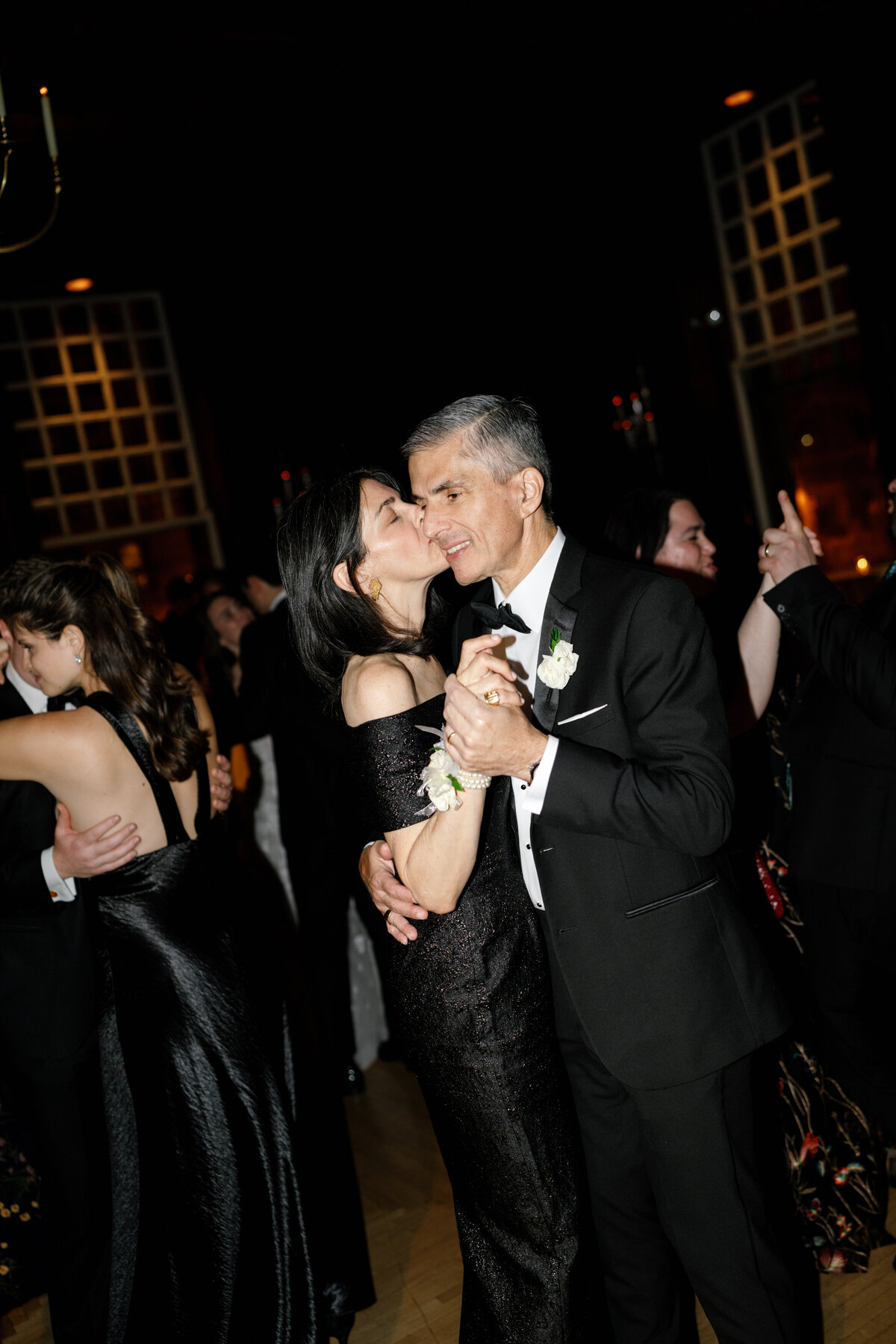 Aspen-Avenue-The-Berlez-Chicago-Wedding-Photographer-Clementine-Custom-Events-Racquet-Club-of-Chicago-Avant-Gardenia-Posh-Production-Cagen-Orchestra-Nika-Vaughan-BBJ-La-Tavola -Vogue-Editorial-High-Fashion-Fine-Art-Luxury-Journalism-247