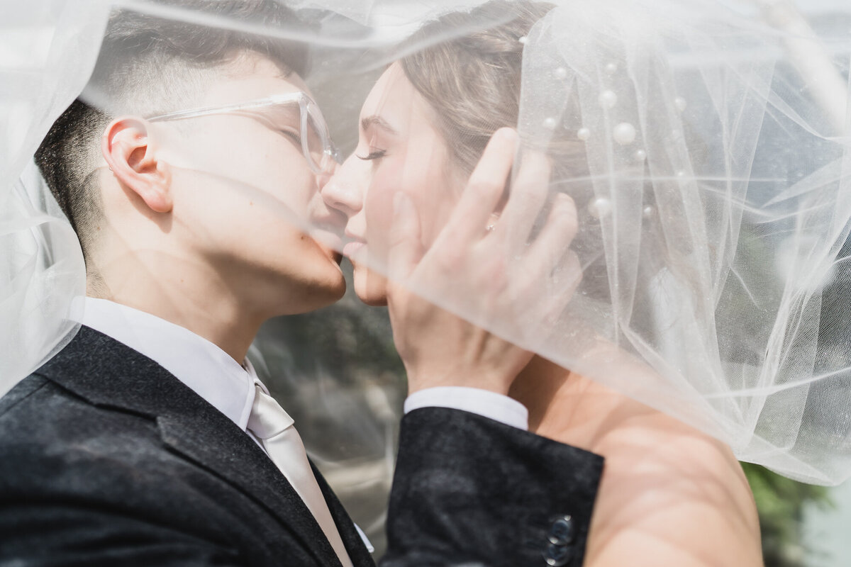 BLUSH AND BLACK SPRING PLANTERRA CONSERVATORY WEDDING IN WEST BLOOMFIELD, MICHIGAN PROVIDED BY KARI DAWSON, TOP-RATED DETROIT WEDING PHOTOGRAPHER, AND HER TEAM35