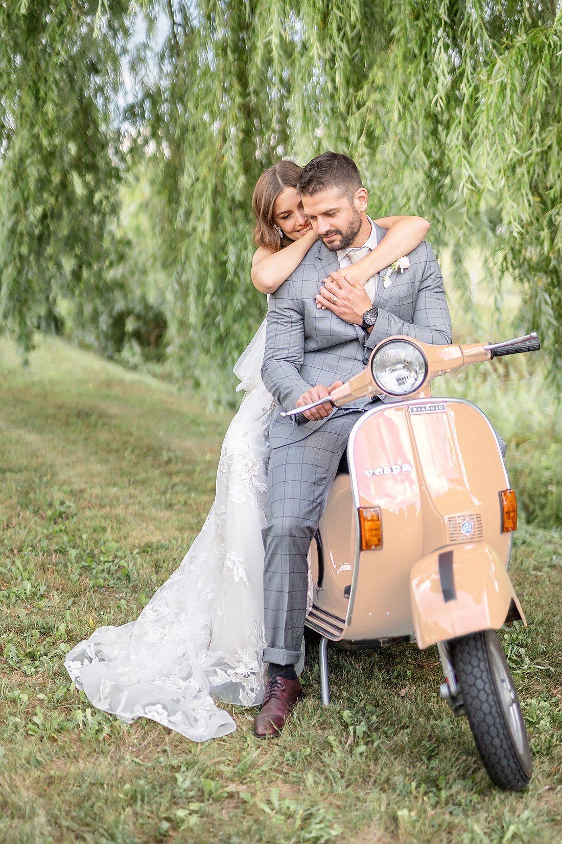 Kurtz Orchards Wedding by Dylan & Sandra Photography -29