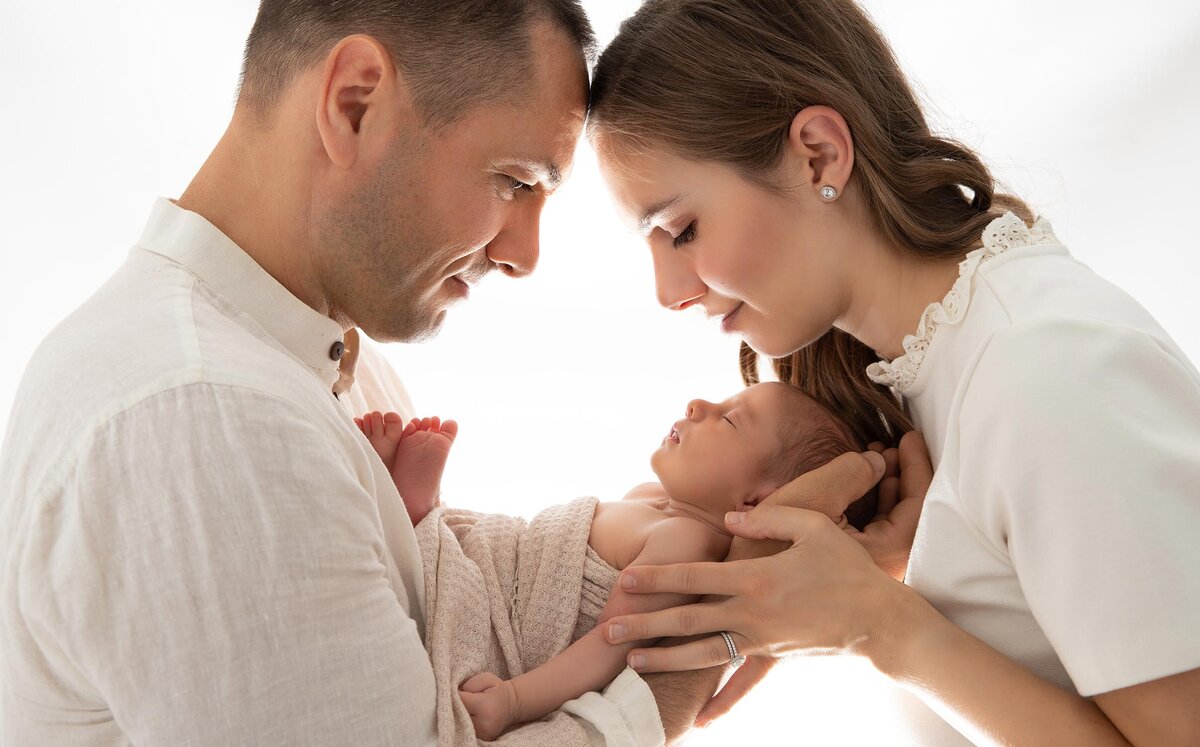 Tally Safdie photography newborn session parents and baby boy