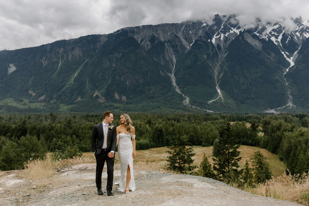 Sleek and modern bride and groom portrait in the mountains by Bronte Taylor Photography, is a Vancouver based photographer with a playful, genuine and intimate approach.