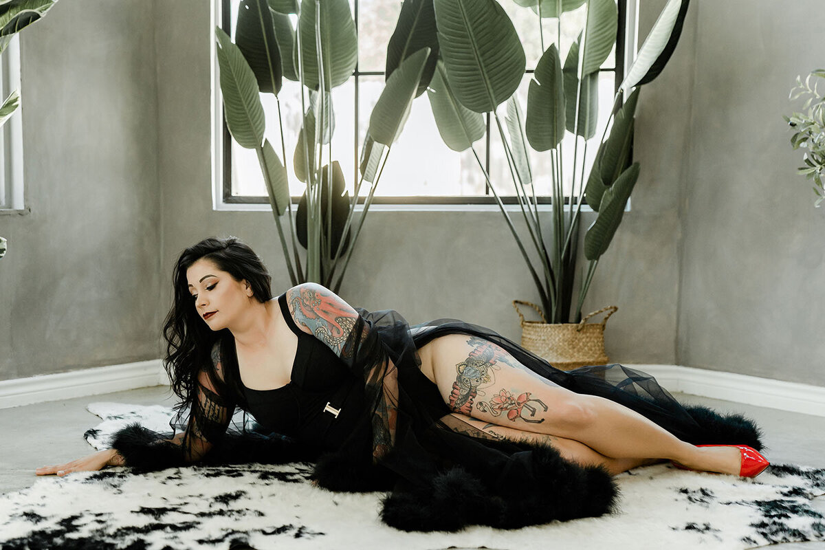 Boudoir photoshoot in natural and modern studio