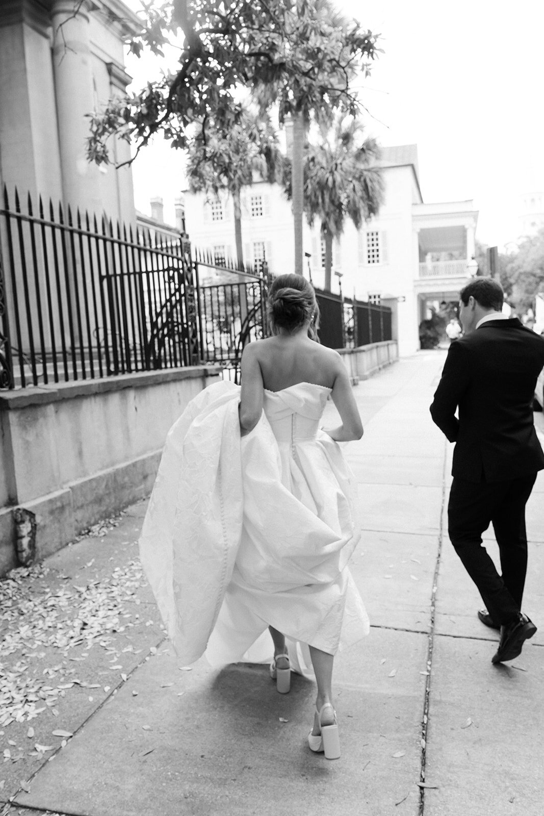 Classic Charleston Wedding with green & white at Hibernian Hall by Sarah Bradshaw 0177