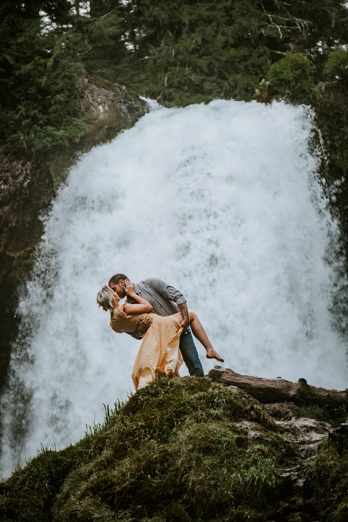 sahalie-falls-oregon-engagement-elopement-photographer-central-waterfall-bend-forest-old-growth-7530