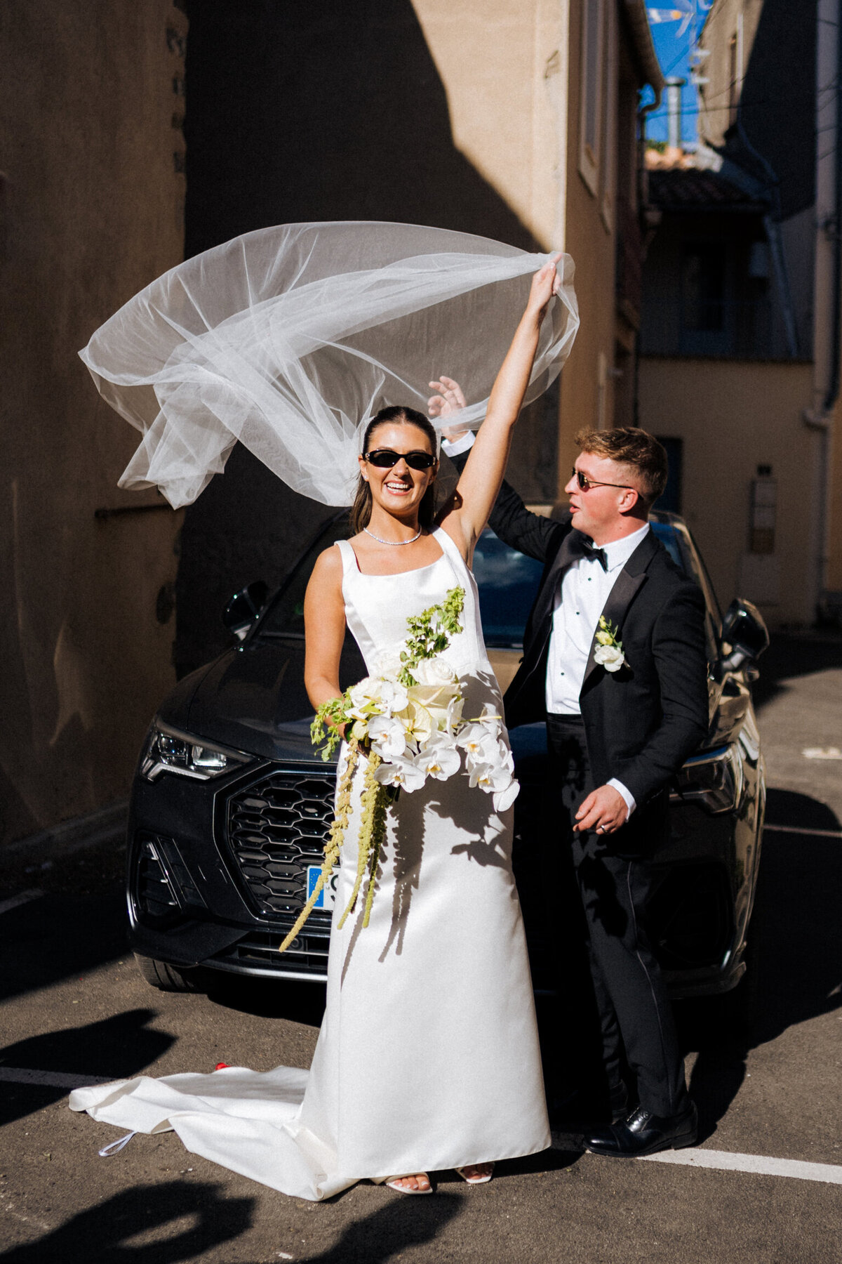 bride-and-groom-church-exit-couple-portrait-france3