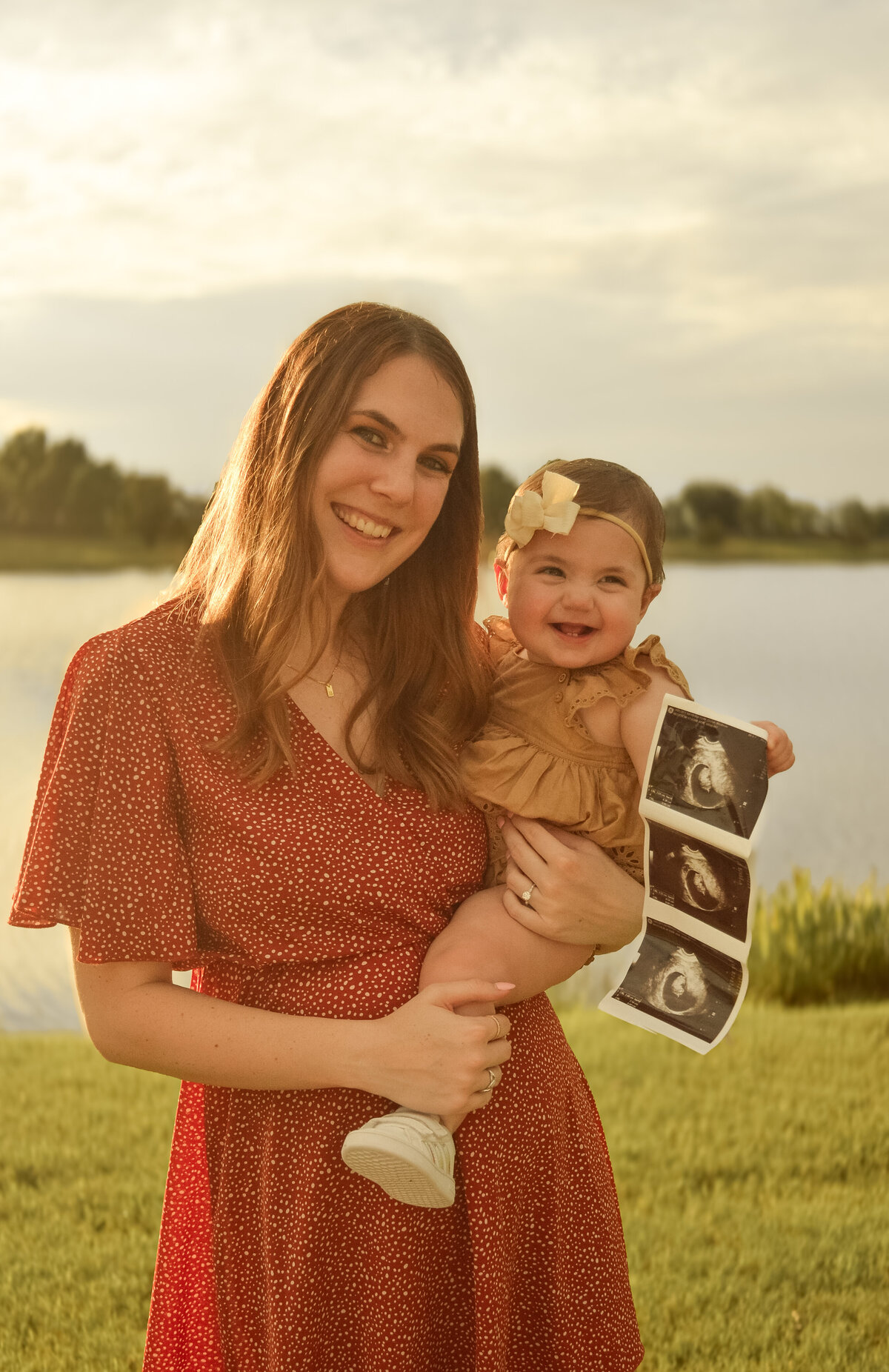 mother daughter pregnancy announcement poses