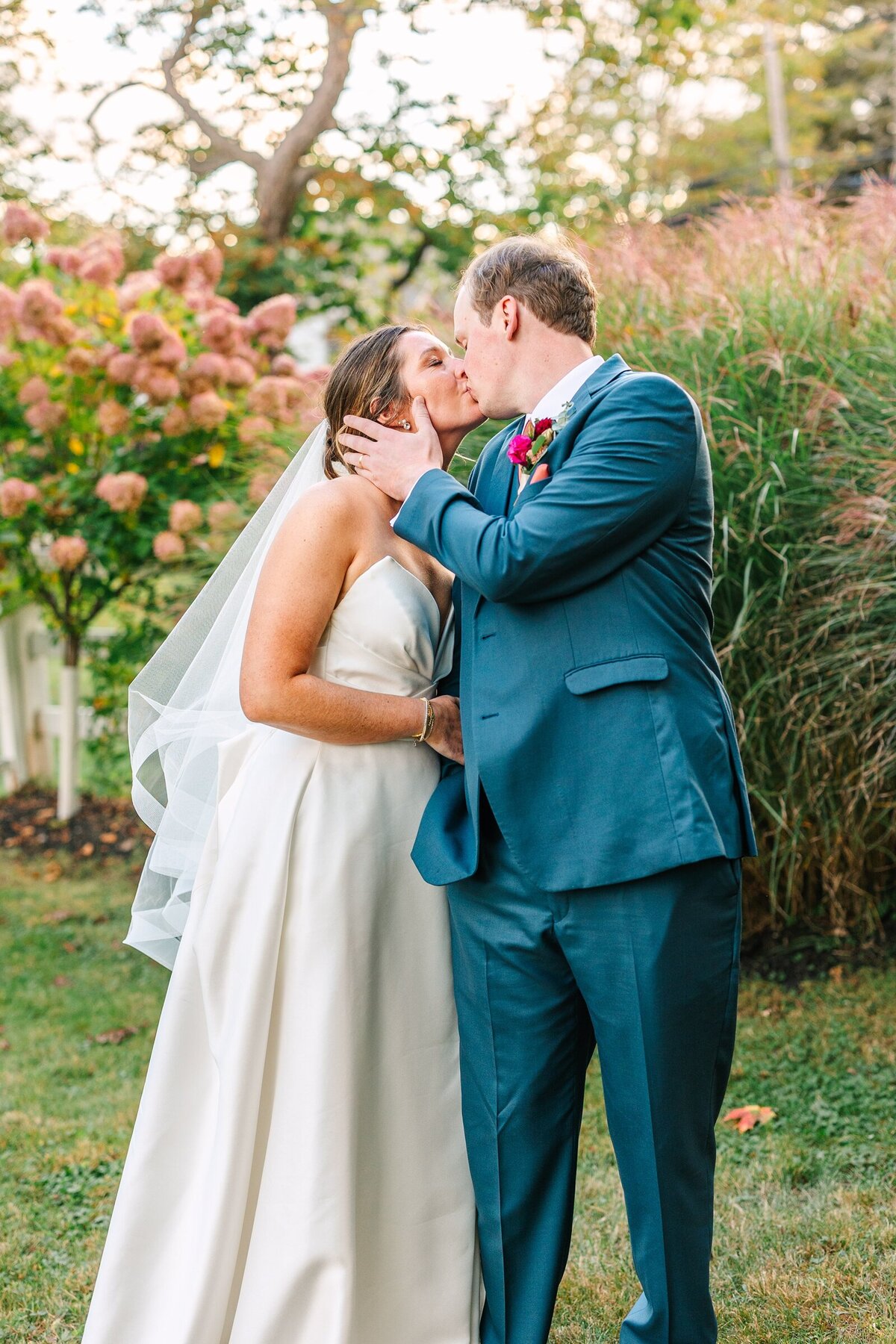Live_Well_Farm_Colorful_Fall_Wedding_Harpswell_Maine_Photography_0074