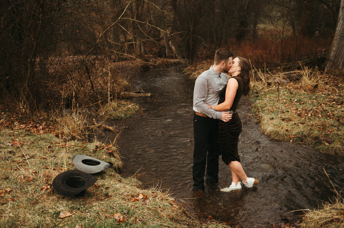 presley-gray-photo-montana-western-style-engagement-4836
