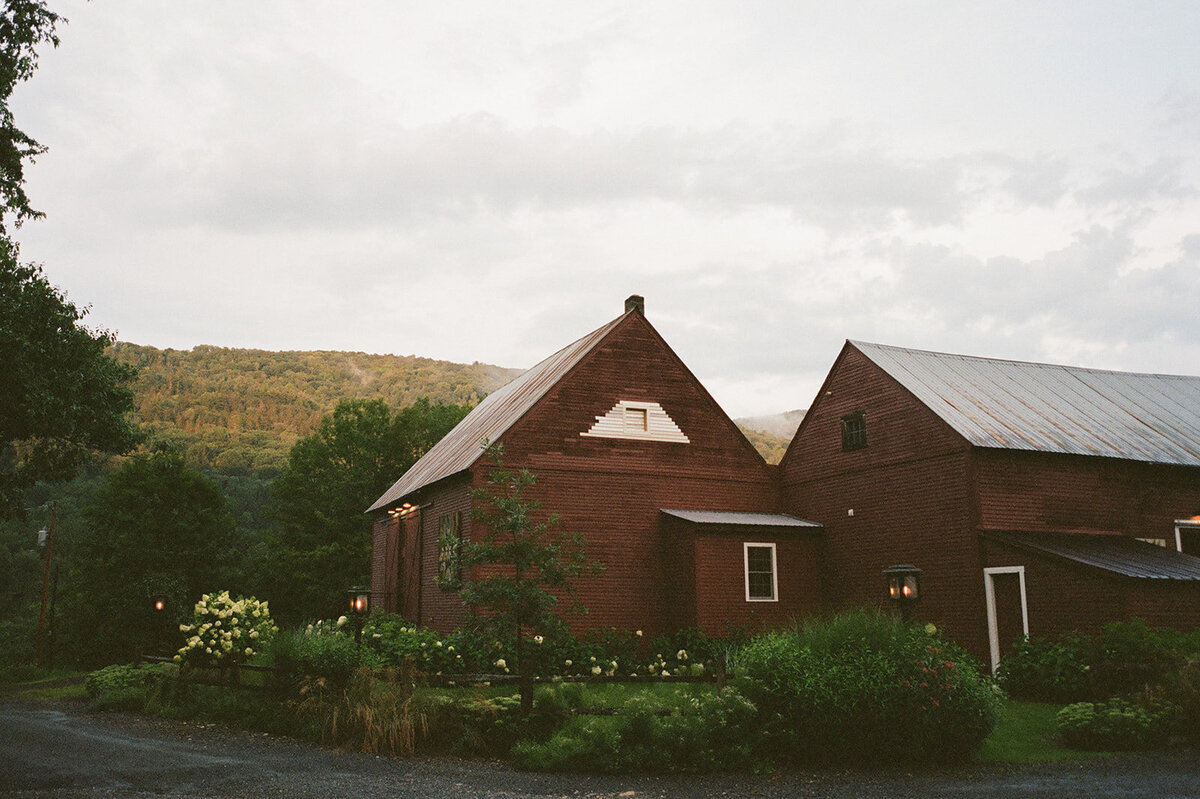 woodstock-inn-kelly-way-garden-wedding-dinner-mary-dougherty001