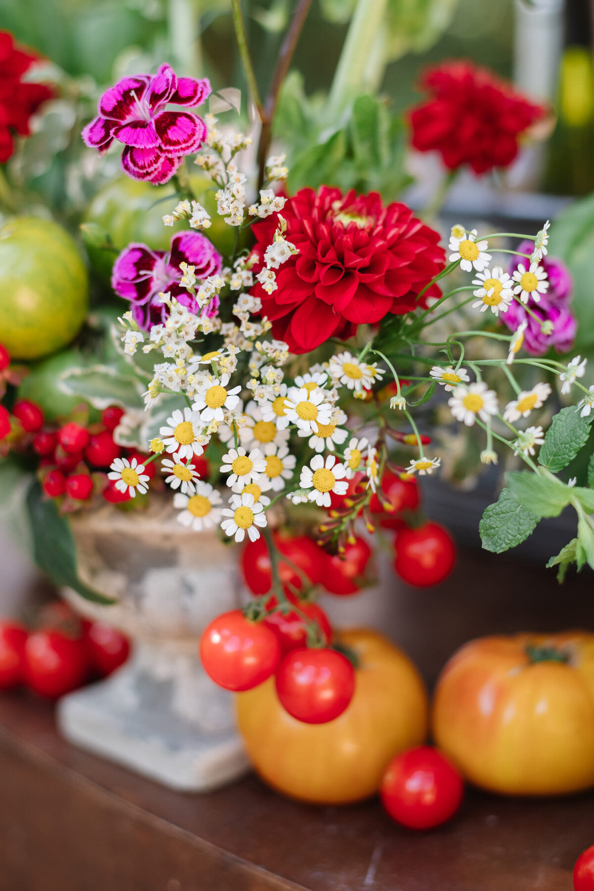Colourful-welcome-party-decor