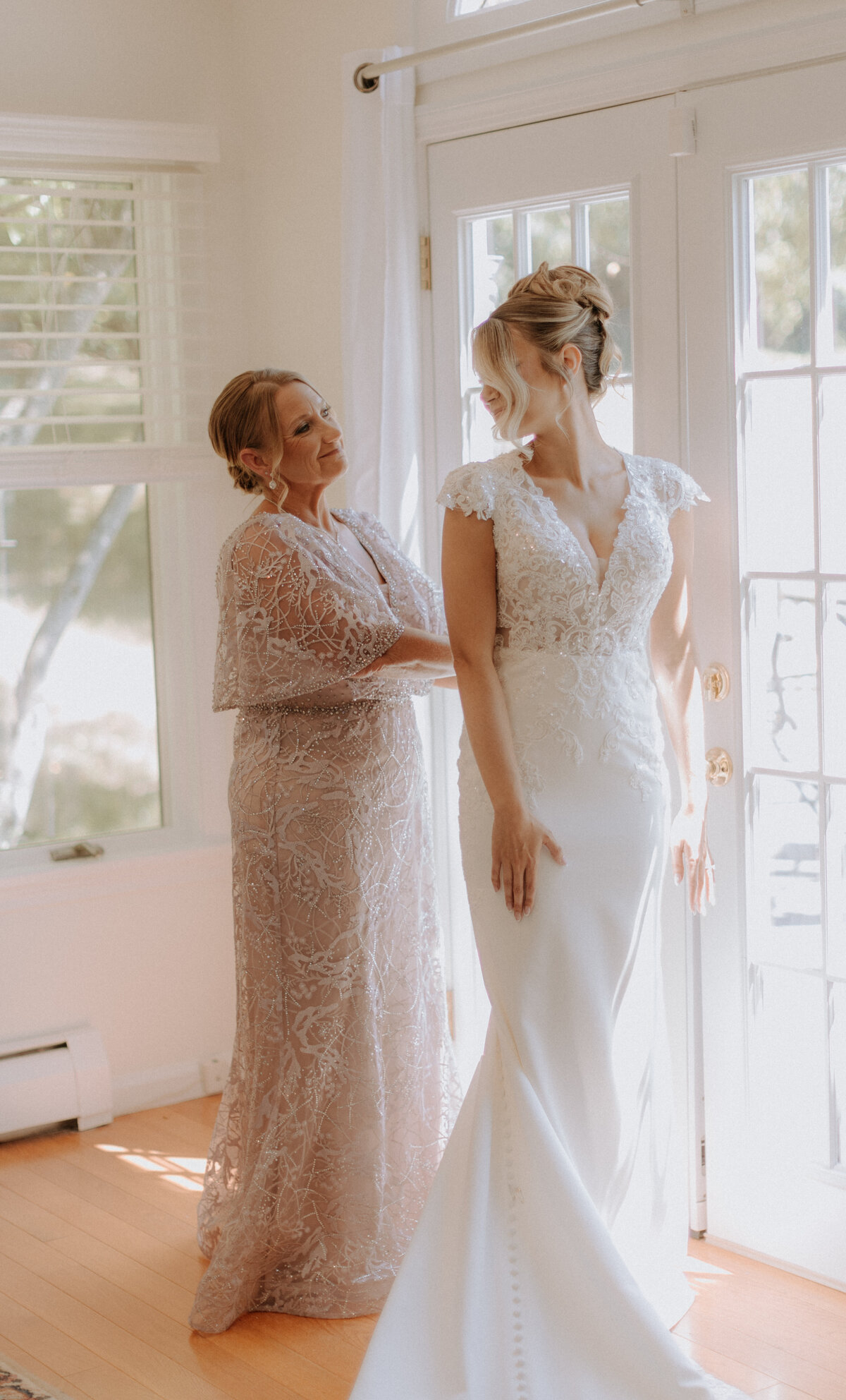 bride-and-mother-of-the-bride-getting-ready-connecticut-wedding