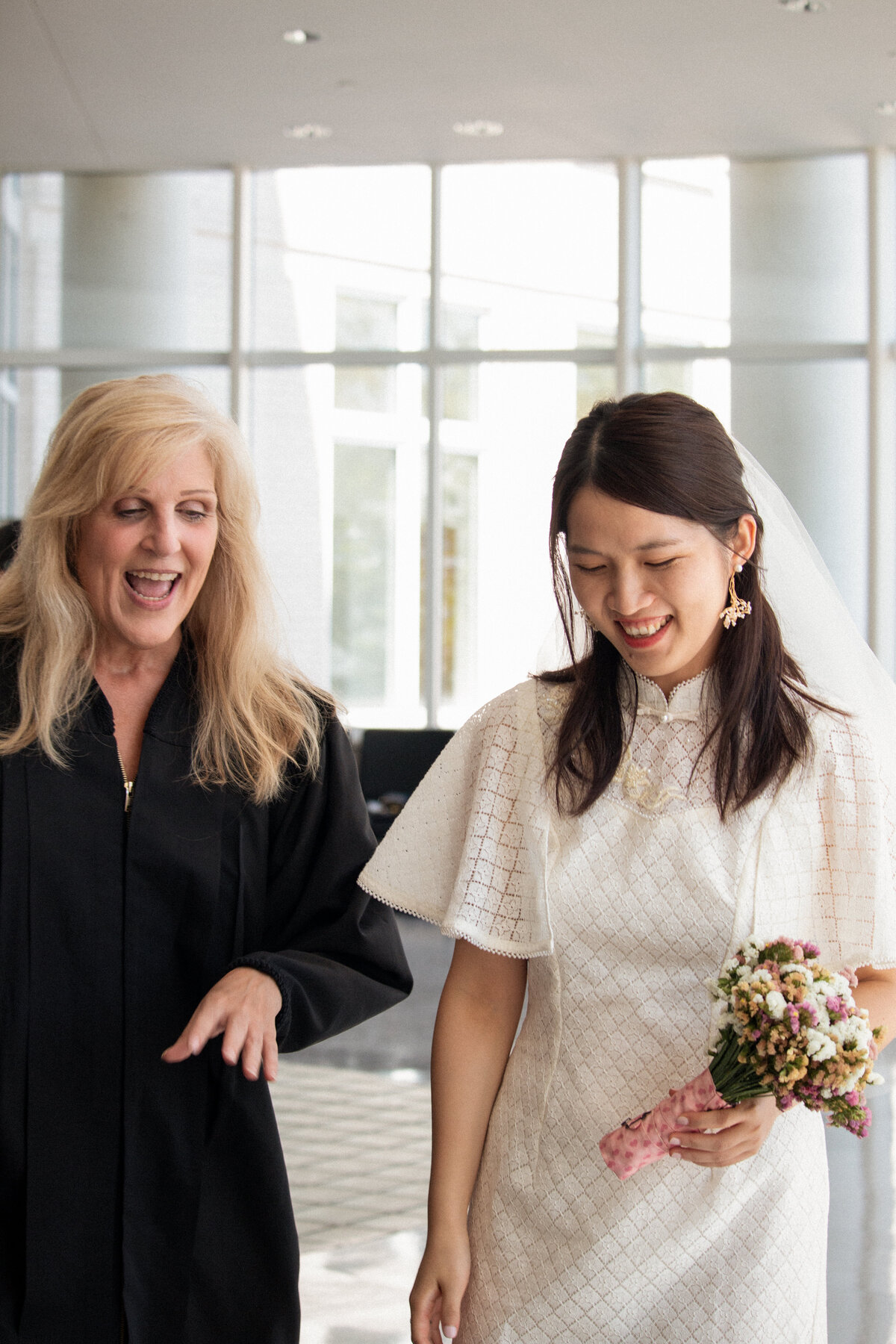 Seattle-courthouse-elopement-timeless-wedding-jennifer-moreno-photography-Washington