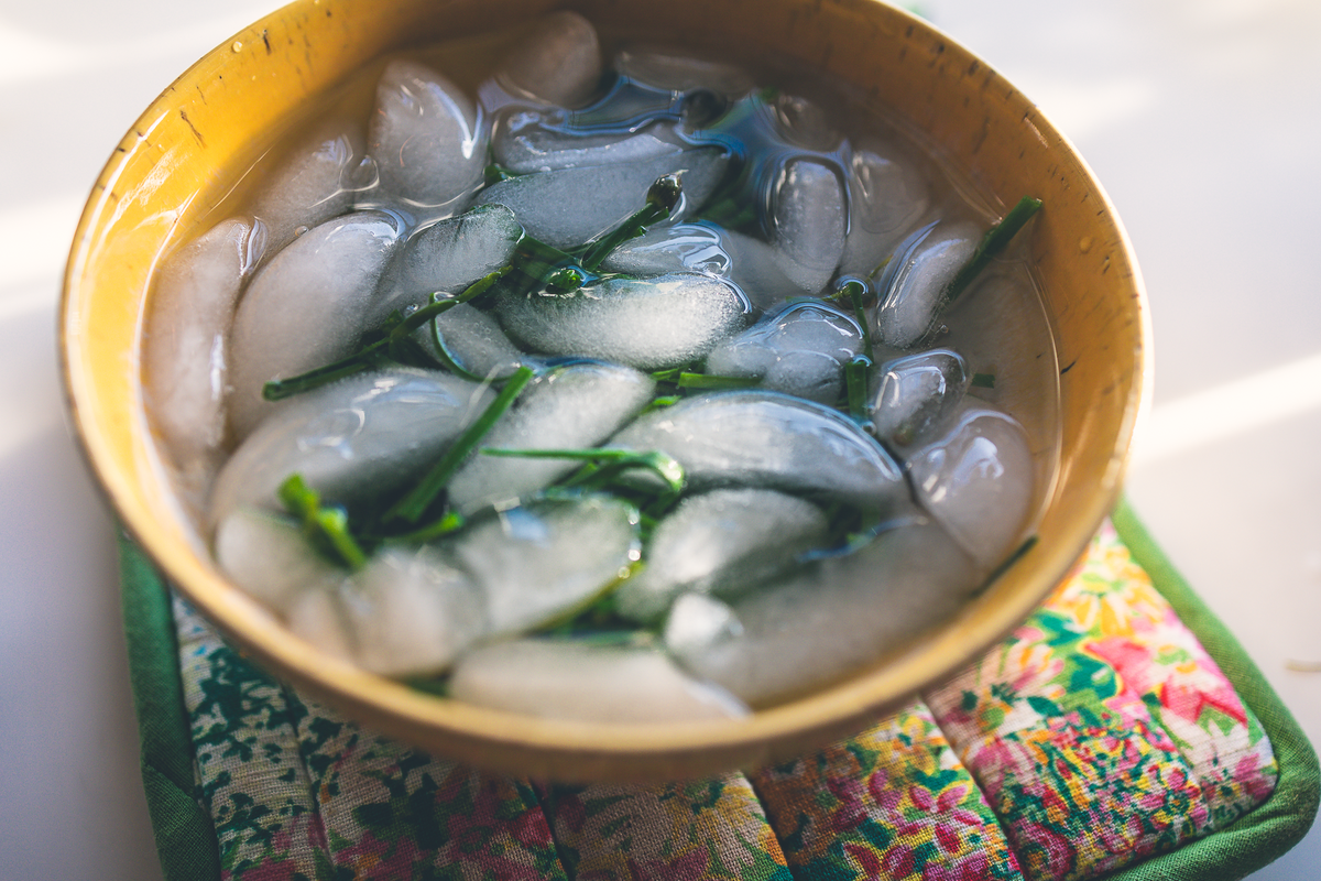 How to Make Chive OIl for the Home Cook-2000