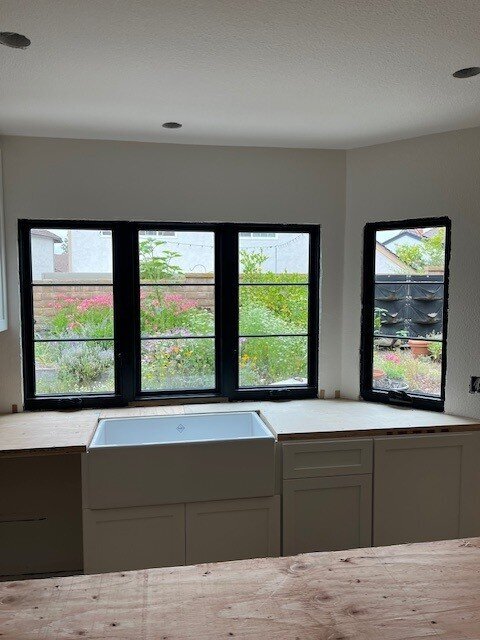 WINDOWER INTERIOR BLACK