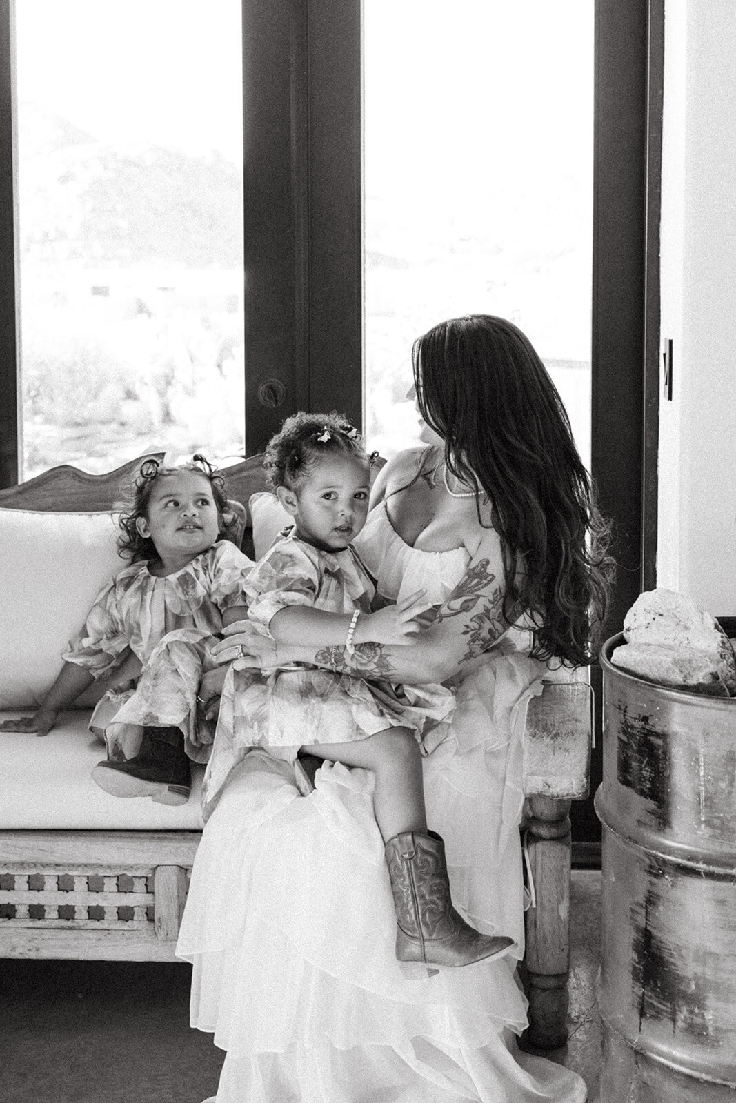 Faye-Fern-Creative-GoldenVibesPhoto-Sacred-Sands-Joshua-Tree-Wedding-Richie-James-Clara-Critchfield-Wedding-Party-32