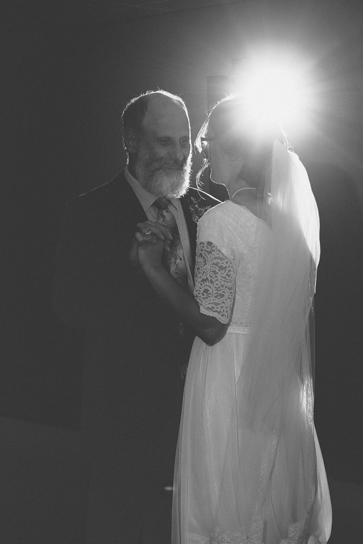 wedding dances | Iowa wedding photographer | Iowa Photographer | Playlife | Cedar Rapids | Iowa City | Kalona | Alaynna Ann Schwartz-5