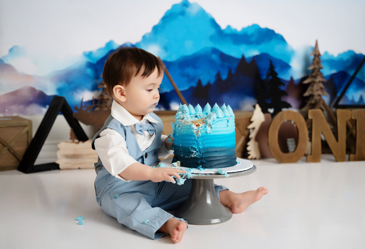 cake smash with blue mountains