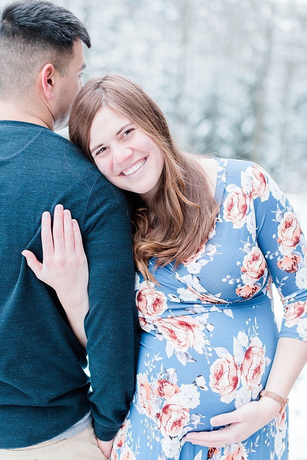 Snowy winter maternity session photographed by Alicia Yarrish Photography