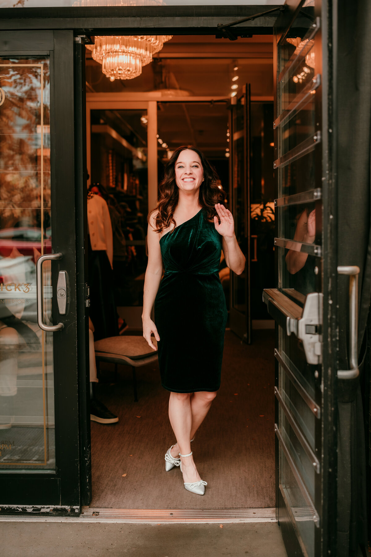 Your best first impression starts with the right photos. Book a professional dating portrait session to attract the right matches today.