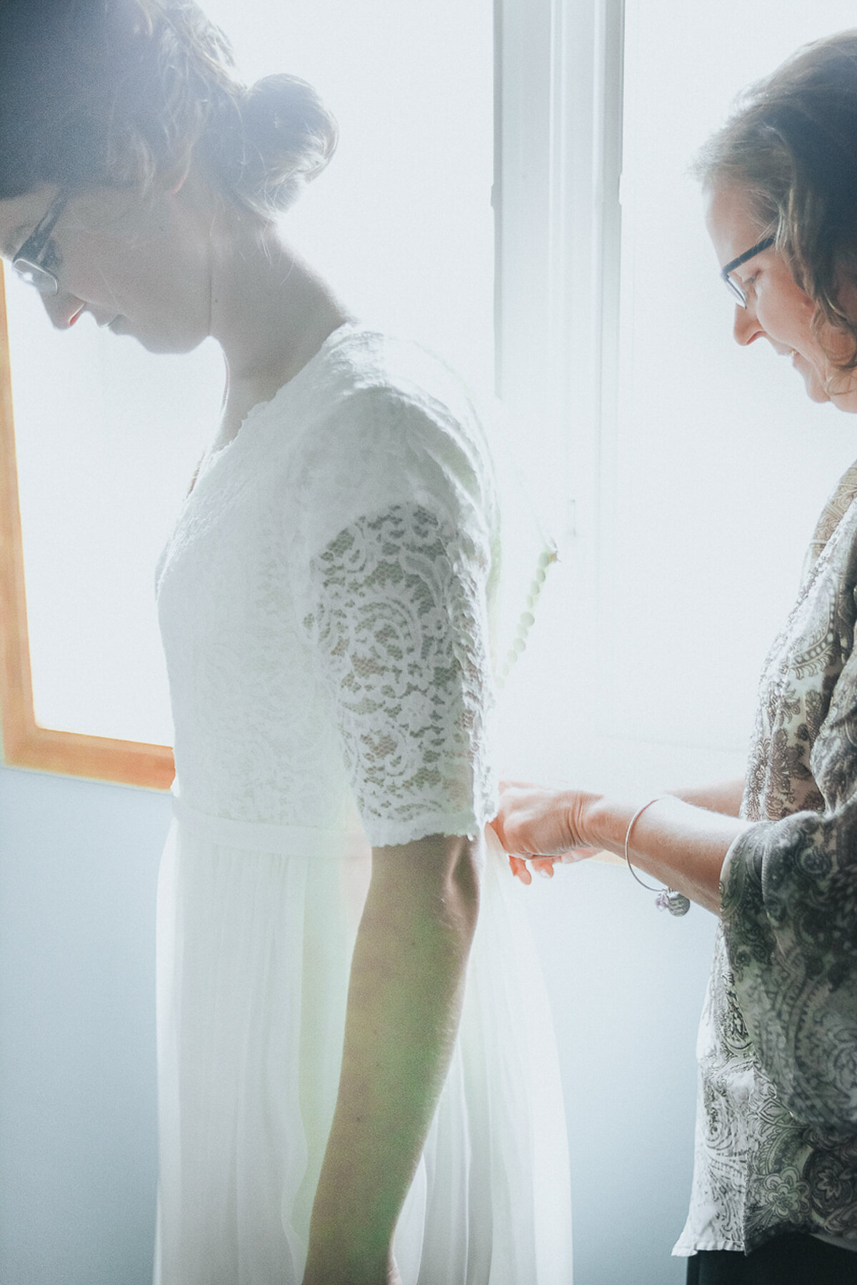 wedding getting ready | Iowa wedding photographer | Iowa Photographer | Playlife | Cedar Rapids | Iowa City | Kalona | Alaynna Ann Schwartz-18