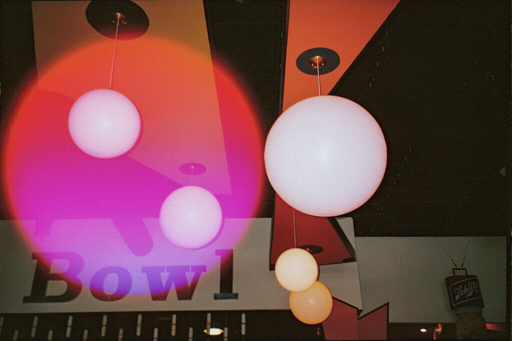 07.eastside-bowl-bowling-alley-prom-inspired-wedding-modern-vintage-events