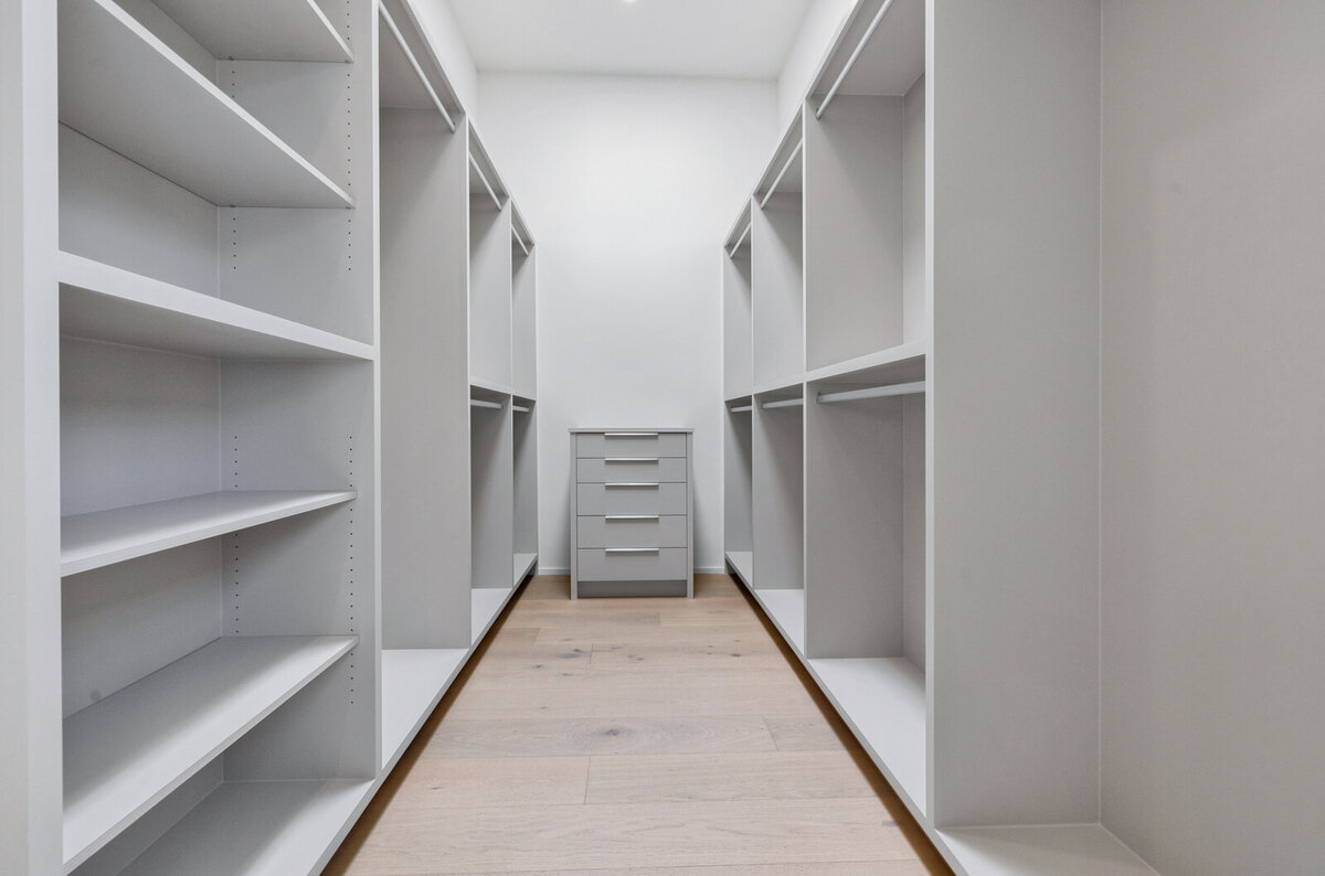 2707-toro-canyon-closet-1