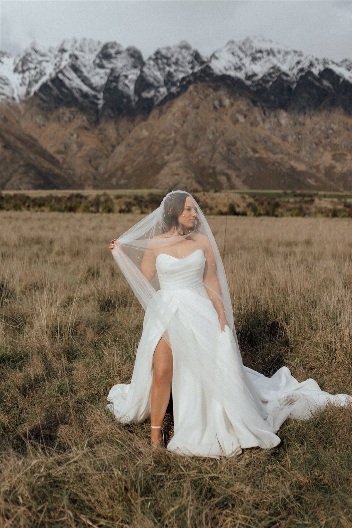 brideweddinginqueenstownwithdressandveilmodernandhairandmakeupnatural