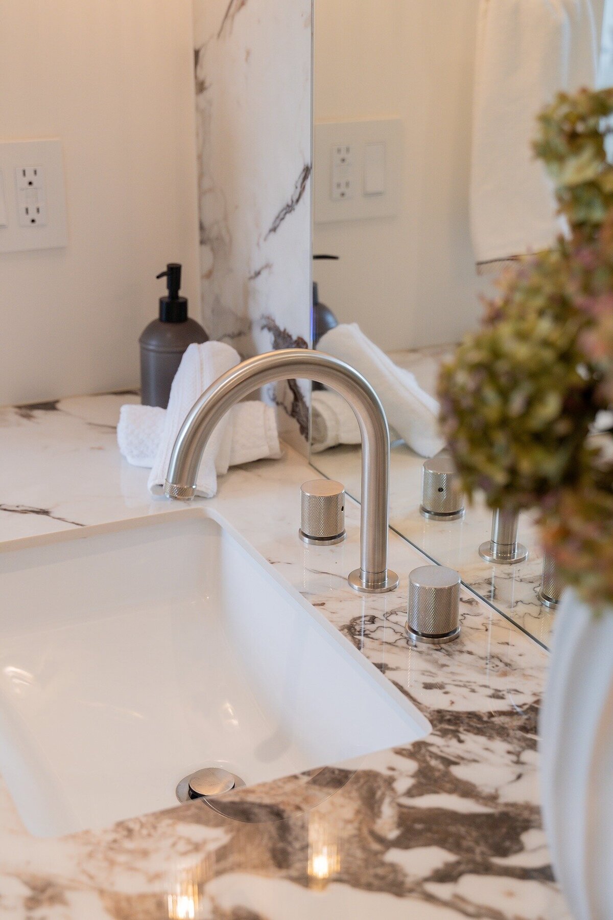 Bathroom-Sink-Faucets